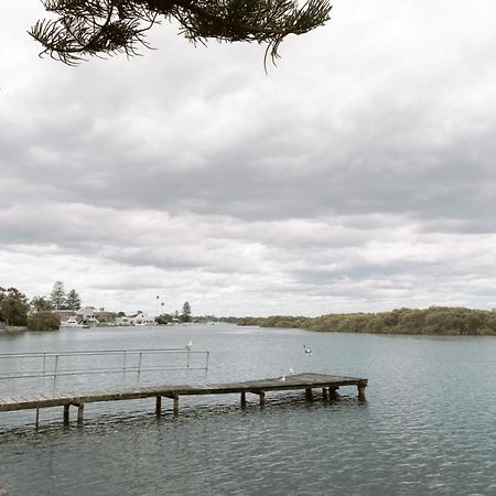 Black Swan Waterfront Motel (Adults Only) Swansea Esterno foto