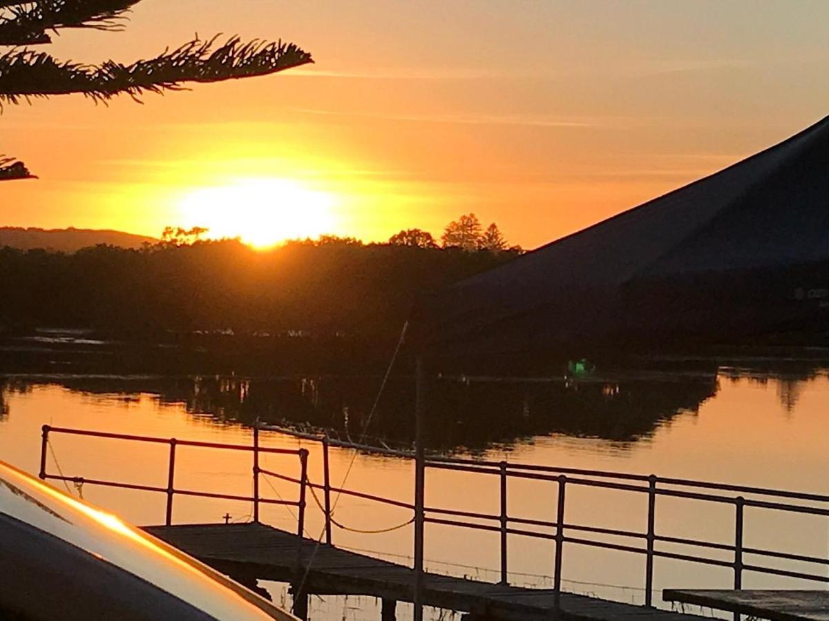 Black Swan Waterfront Motel (Adults Only) Swansea Esterno foto