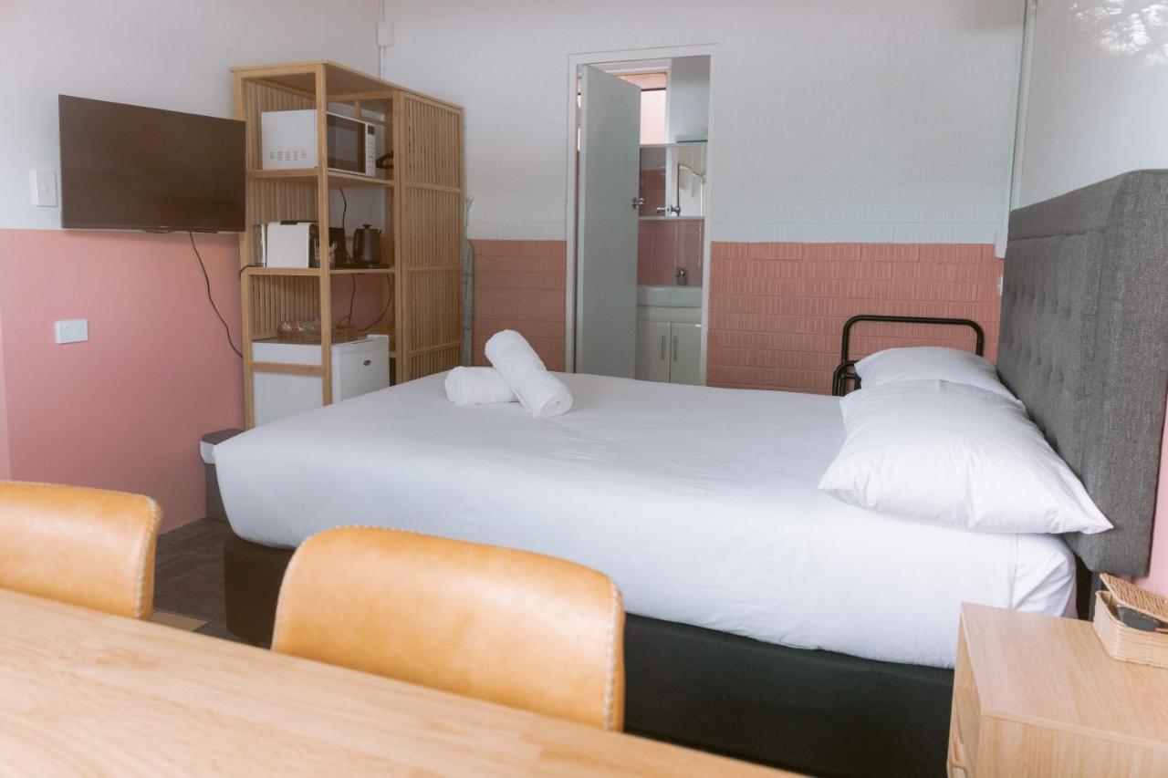 Black Swan Waterfront Motel (Adults Only) Swansea Esterno foto