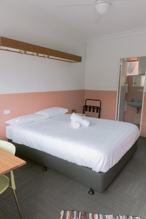 Black Swan Waterfront Motel (Adults Only) Swansea Esterno foto