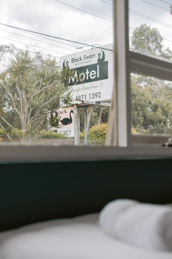 Black Swan Waterfront Motel (Adults Only) Swansea Esterno foto