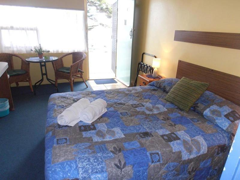 Black Swan Waterfront Motel (Adults Only) Swansea Esterno foto